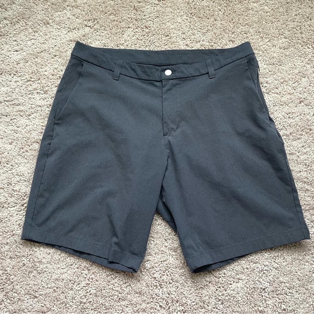 Lululemon gray shorts size 34 men’s 9 inch inseam